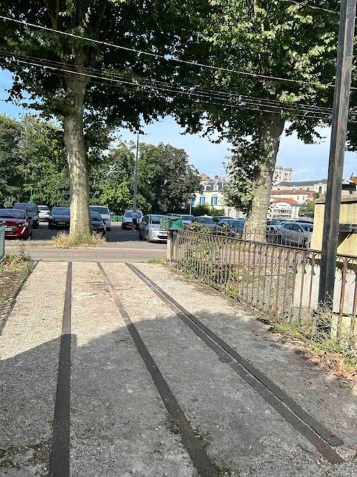 Le Petit Kiosque - Terrasse Parking & Local Velo Leilighet Verdun-sur-Meuse Eksteriør bilde